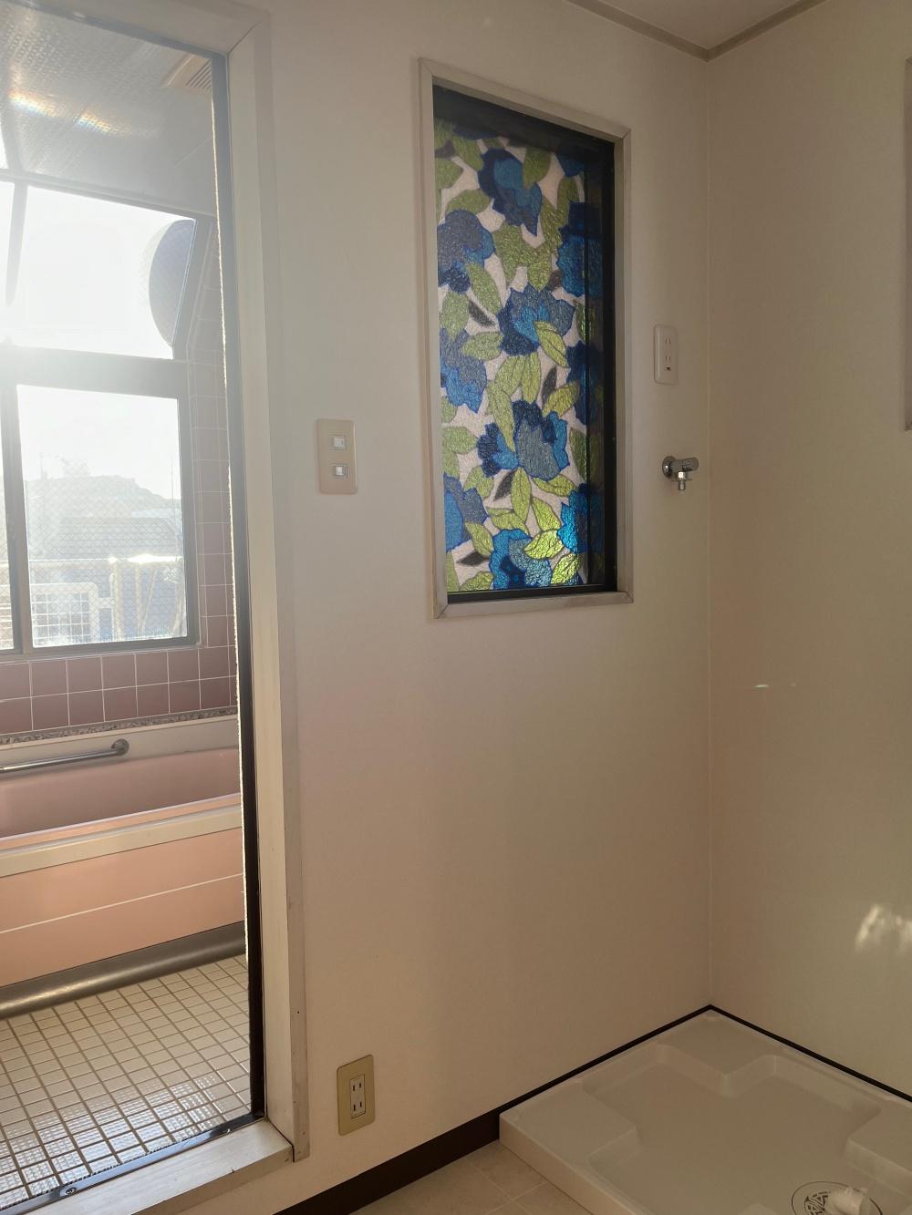 大阪府大阪市阿倍野区三明町の賃貸物件/可愛いガラスが入っています。