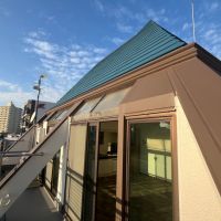 大阪府大阪市阿倍野区三明町の賃貸物件/バルコニーから見えたのは、絵本のようなとんがり頭の屋根！