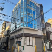 大阪府大阪市阿倍野区三明町の賃貸物件/見るからに楽しい、クリスタルなビル。