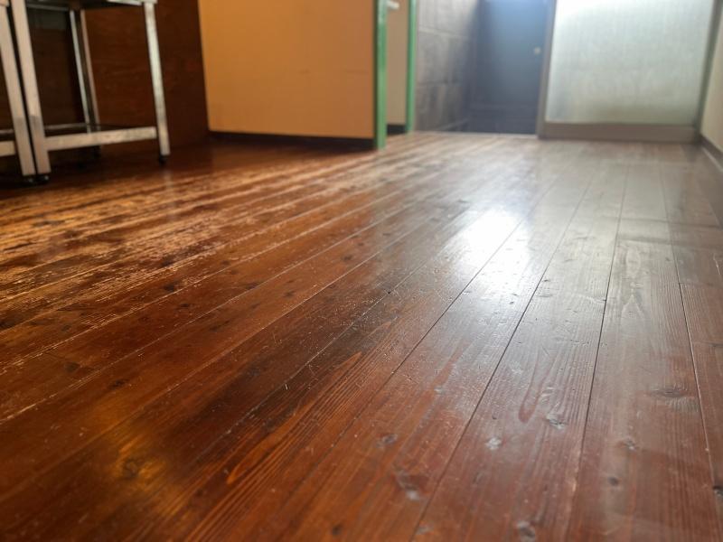 大阪市住吉区大領5丁目の賃貸物件/この床だけで入居を決めてしまいそうなぐらい、味があって魅力的です。