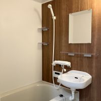 大阪府寝屋川市清水町の賃貸物件/浴室。洗面は一体型です。