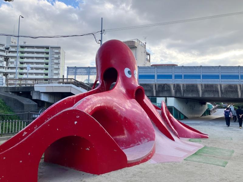 大阪府寝屋川市清水町の賃貸物件/シンボルのタコ。