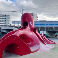 大阪府寝屋川市清水町の賃貸物件/シンボルのタコ。