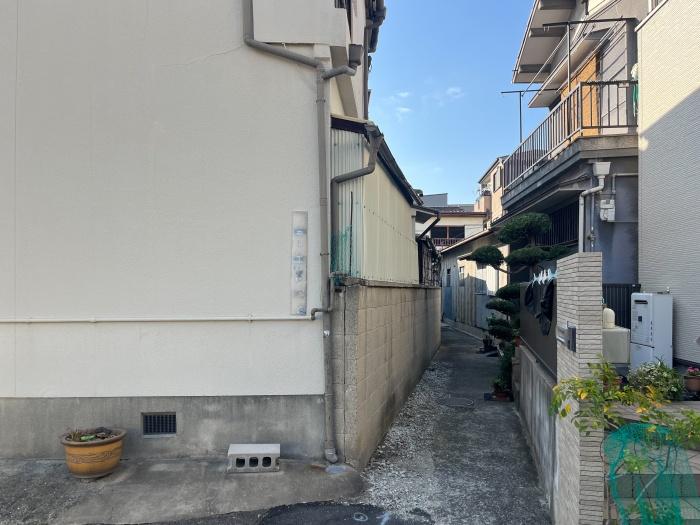 大阪府大阪市住吉区苅田6丁目の売買物件/北側も道路に接面しているため、新築時はセットバックが必要です。