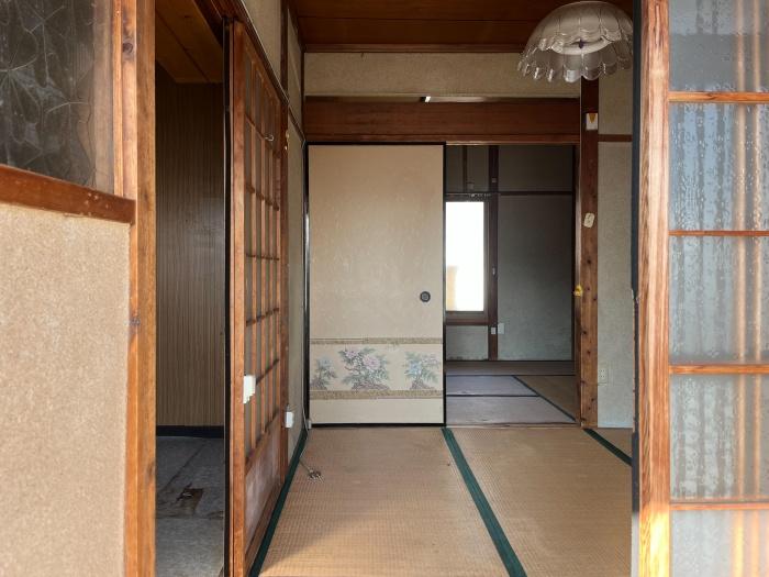 大阪府大阪市住吉区苅田6丁目の売買物件/文化住宅を活かす場合は、全体的な改装が必要です。