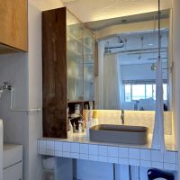 豊中市上新田4丁目の売買物件/洗面スペースはタイル貼り。洗面器はイタリアの職人によるハンドメイドcielo。