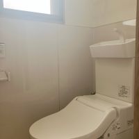 大阪市港区弁天5丁目2番9号の賃貸物件/トイレに窓があって明るい。