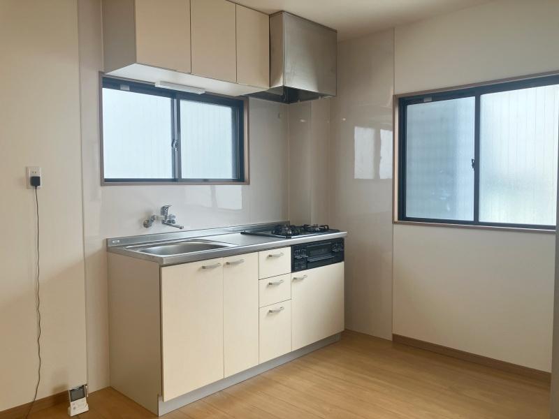 大阪市港区弁天5丁目2番9号の賃貸物件/キッチンには窓がある。