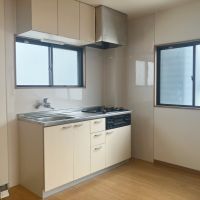 大阪市港区弁天5丁目2番9号の賃貸物件/キッチンには窓がある。