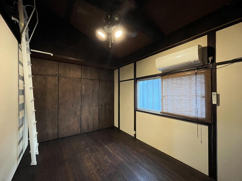 大阪市大正区三軒家西3丁目の賃貸物件/洋室。天井高があり、雰囲気がいい。