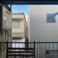 大阪市大正区三軒家西3丁目の賃貸物件/洗面所の隣にはベランダ。