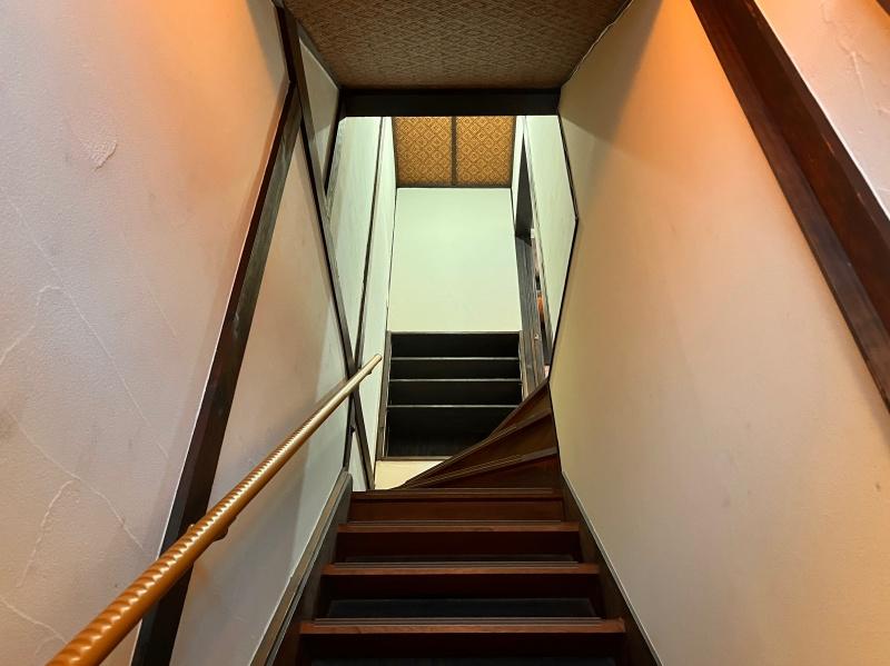 大阪市大正区三軒家西3丁目の賃貸物件/扉を開けると、すぐに階段。