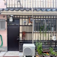 大阪市大正区三軒家西3丁目の賃貸物件/左の扉が入り口です！