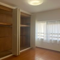 豊中市新千里西町２丁目の売買物件/北東の洋室。