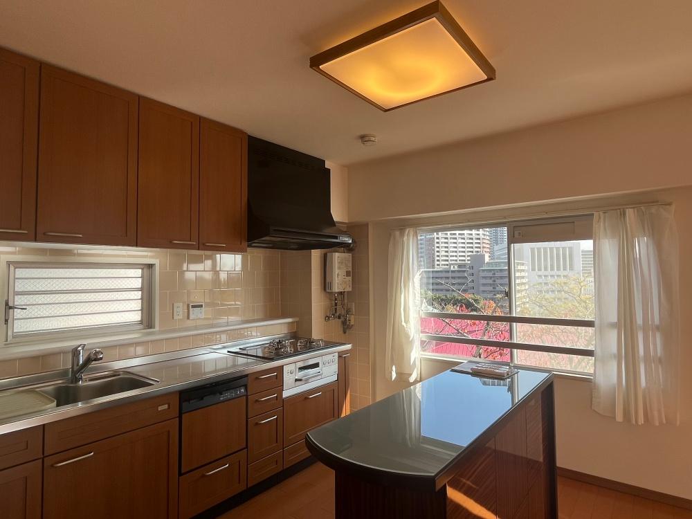 豊中市新千里西町２丁目の売買物件/隣の園庭が賑やかです。