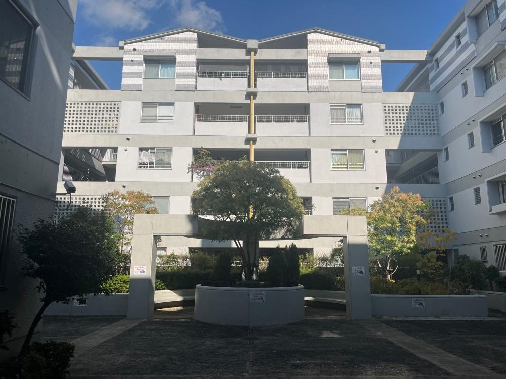 豊中市新千里西町２丁目の売買物件/一戸一戸のスケール感でデザインされた落ち着きのあるマンション