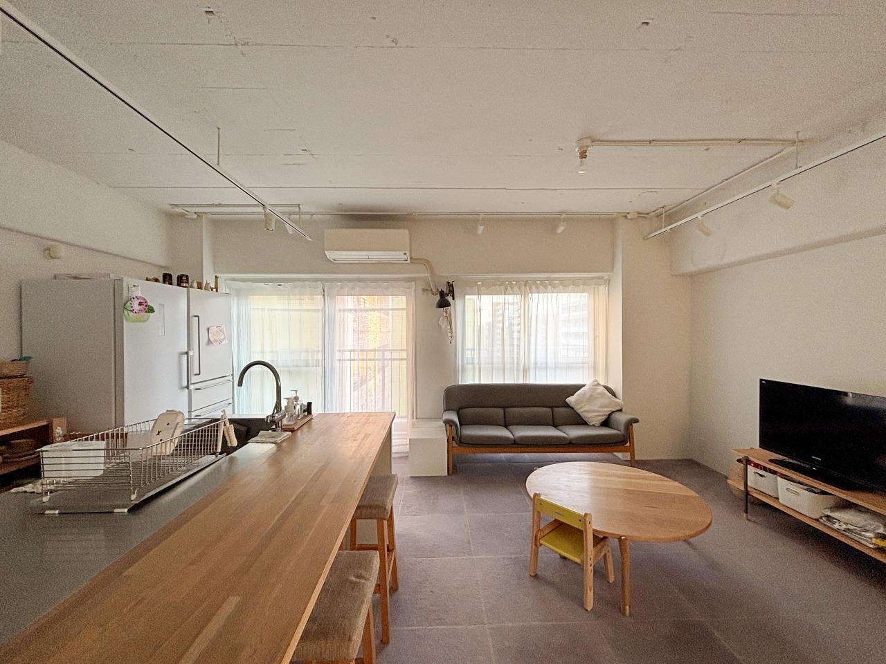 大阪市北区天満橋2丁目の売買物件/全体的に明るく柔らかな雰囲気の空間