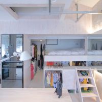 大阪府豊中市上新田４丁目の賃貸物件/天井高を活かした造作のロフトと収納スペース。こちらもロールカーテンで区切ることも可能です。