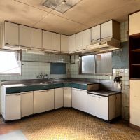 大阪市城東区東中浜2丁目の賃貸物件/広々とした、レトロなキッチン。