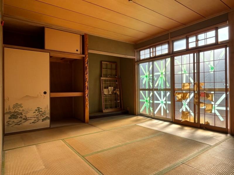 大阪市城東区東中浜2丁目の賃貸物件/和室。障子を貼り替えるだけで、かなり印象が変わりそう。