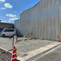 大阪市城東区東中浜2丁目の賃貸物件/隣の敷地は月極駐車場です。