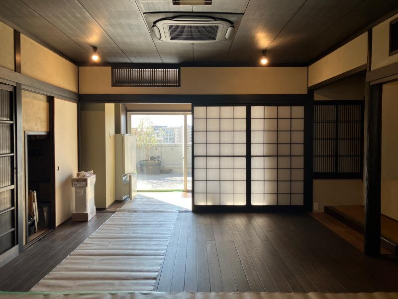 大阪府大阪市港区市岡元町１丁目の賃貸物件/窓の外はルーフテラス。