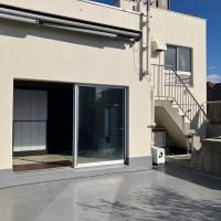 大阪府大阪市港区市岡元町１丁目の賃貸物件/大きな開口がルーフテラスへと誘う。