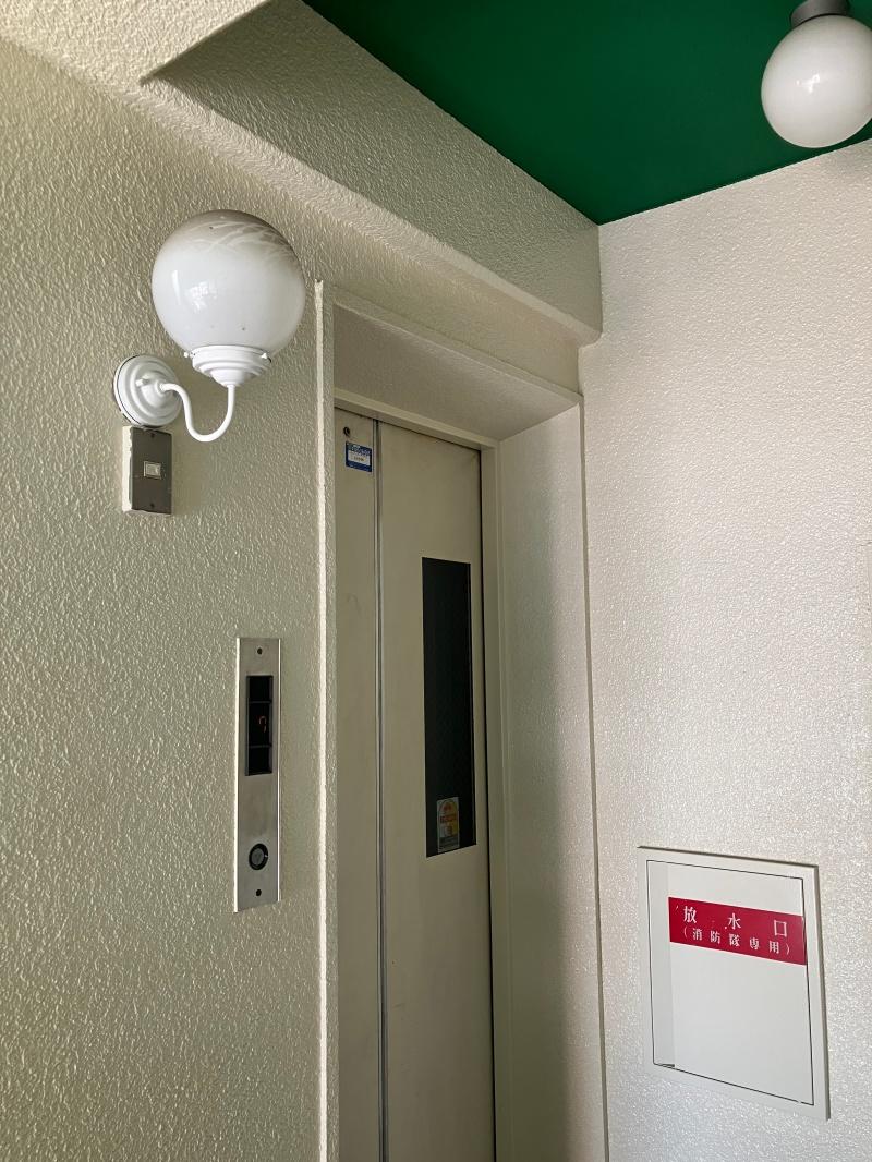 大阪府大阪市港区市岡元町１丁目の賃貸物件/緑が可愛い、エレベーター。