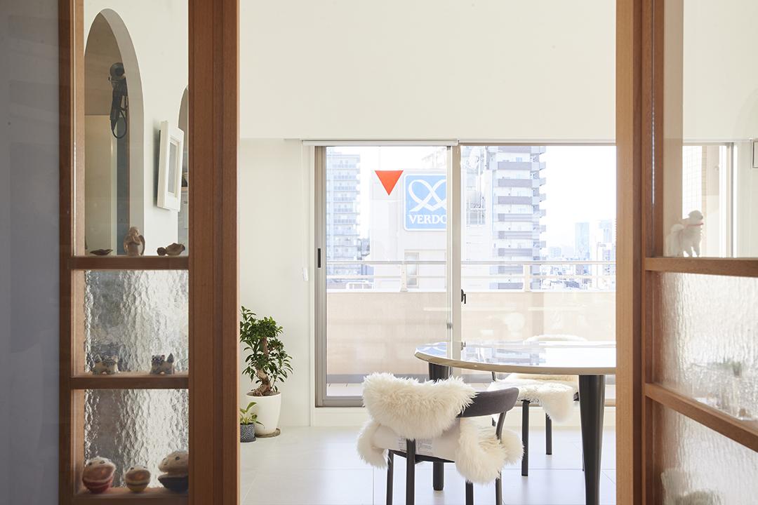 大阪市中央区安堂寺町1丁目の賃貸物件/扉を開けたときの抜け感がたまりません。