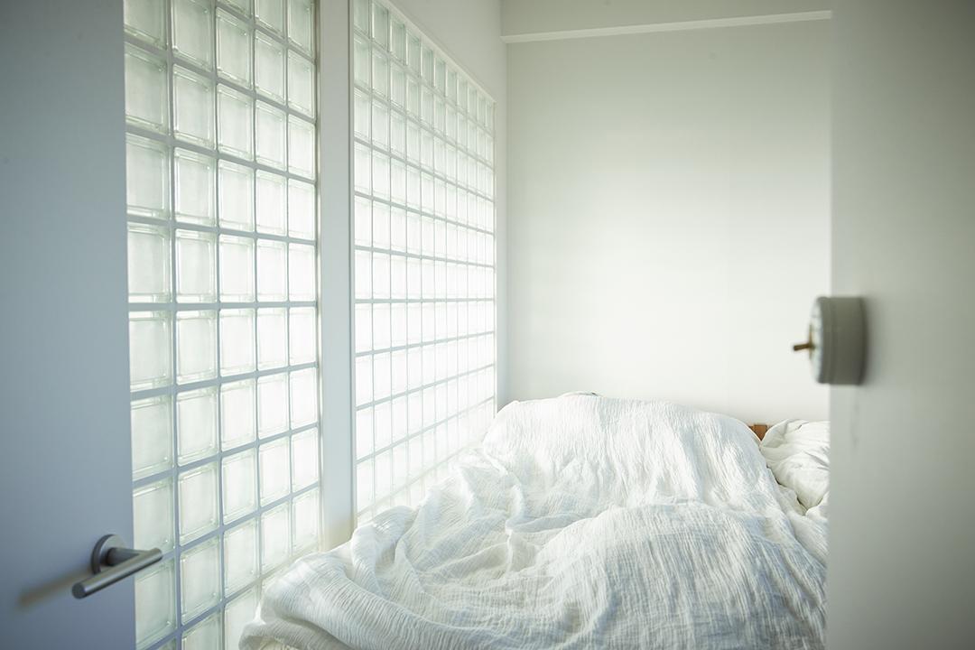 大阪市中央区安堂寺町1丁目の賃貸物件/ガラスブロックと柔らかい光