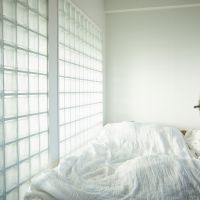 大阪市中央区安堂寺町1丁目の賃貸物件/ガラスブロックと柔らかい光