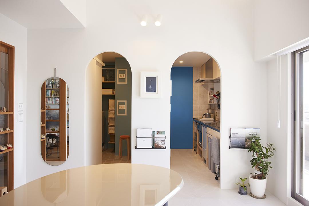 大阪市中央区安堂寺町1丁目の賃貸物件/リビングに並ぶアーチ開口が愛おしい