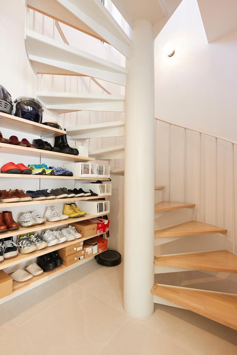 大阪市中央区安堂寺町1丁目の賃貸物件/気分上がる螺旋階段