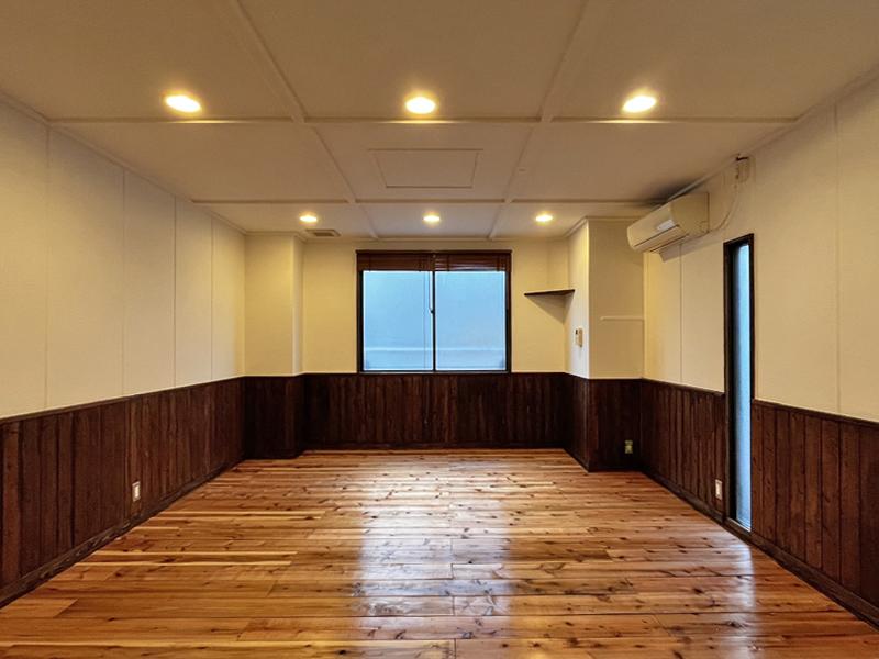 大阪市西区京町堀1丁目の賃貸物件/木質のオフィス。なんだか商談が進みそうな落ち着いた内装。