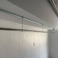 大阪府大阪市東成区中道1丁目の賃貸物件/壁一面のハンガーパイプ！