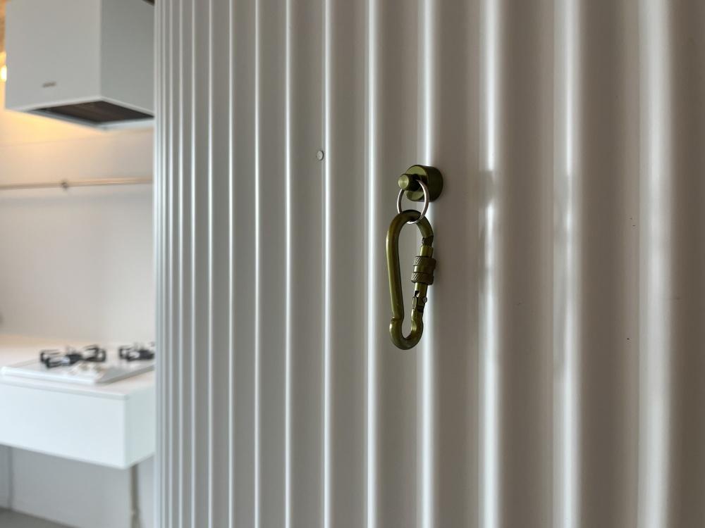 大阪府大阪市東成区中道1丁目の賃貸物件/仕上げはガルバリウム鋼板。磁石が使えて便利です。