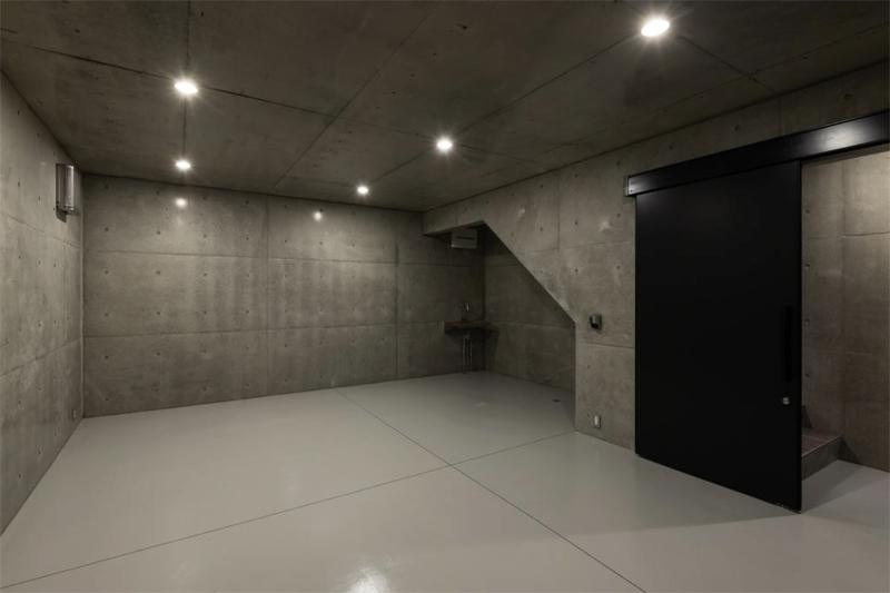 大阪市北区長柄東3丁目の賃貸物件/1Fのガレージ。内部空間には梁を落とさない、すっきりとした仕様。