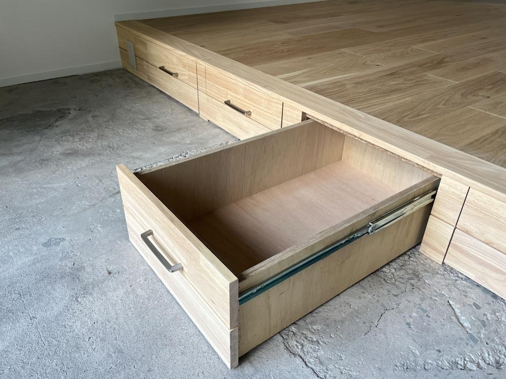  大阪府守口市土居町の賃貸物件/405：土間の蹴上部分は奥行きのある収納になっています。