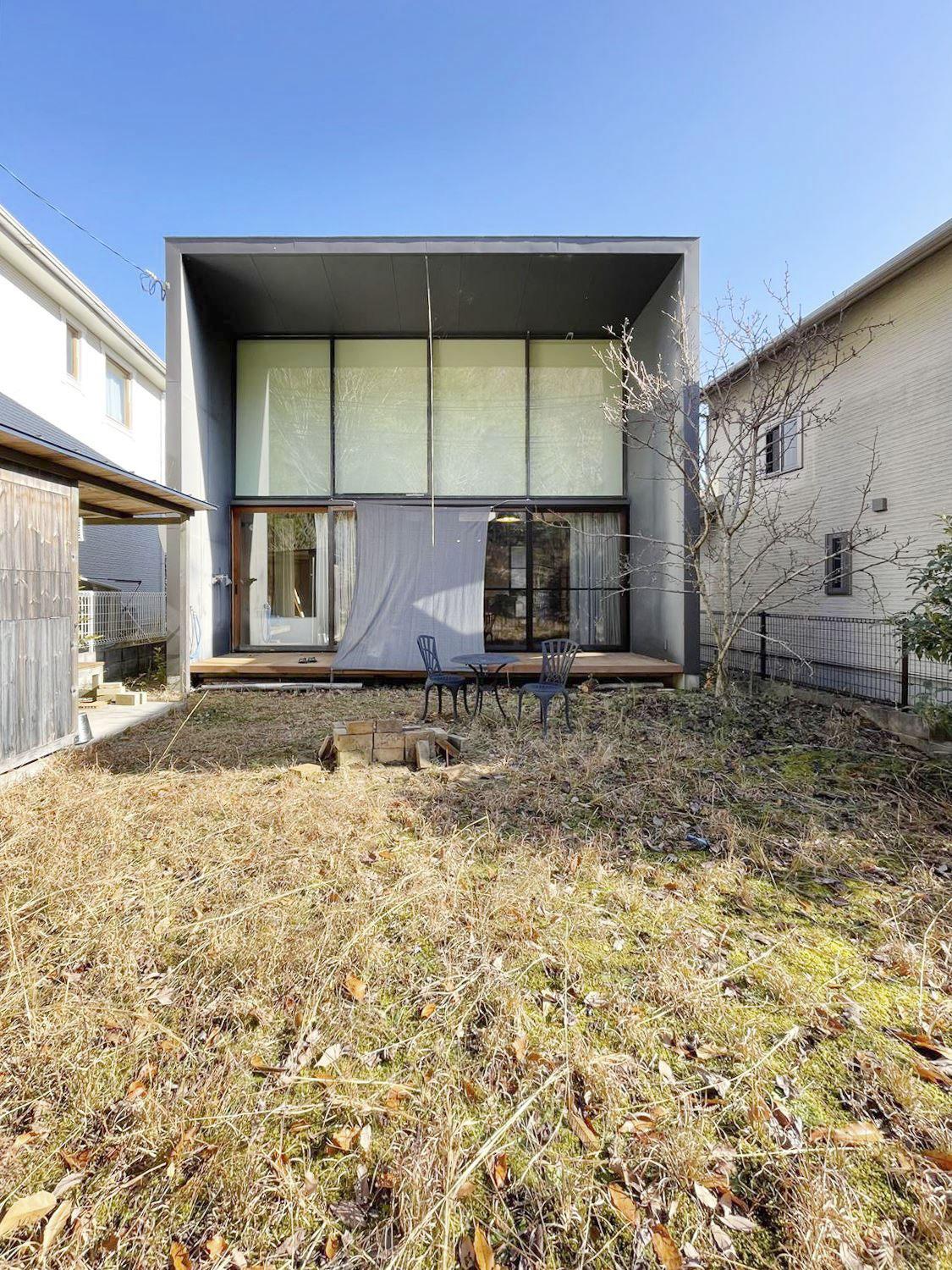 大阪府箕面森町北の売買物件/里山から振り返る外観。