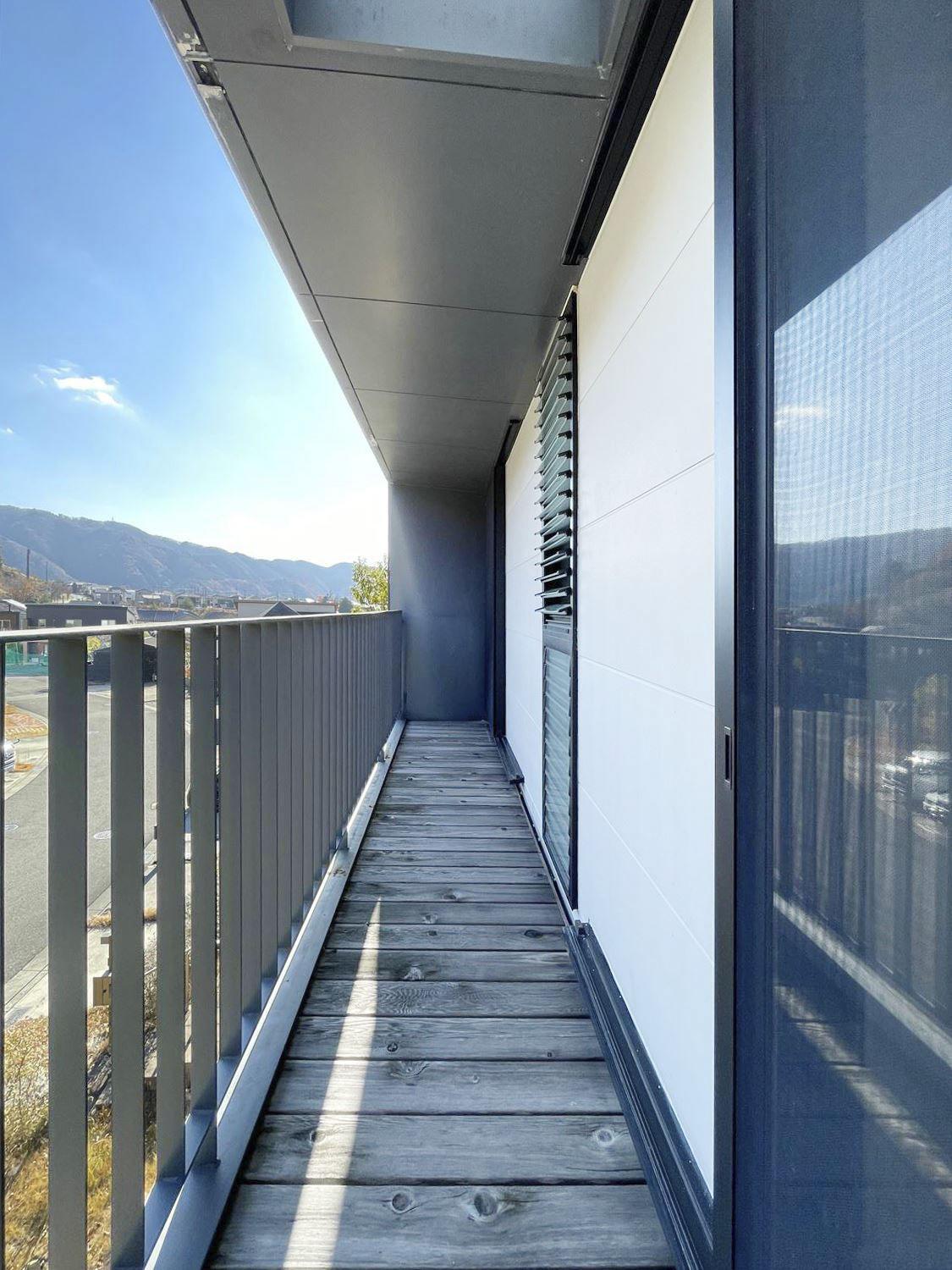 大阪府箕面森町北の売買物件/箕面の自然、そして大阪平野を見下ろすバルコニー。