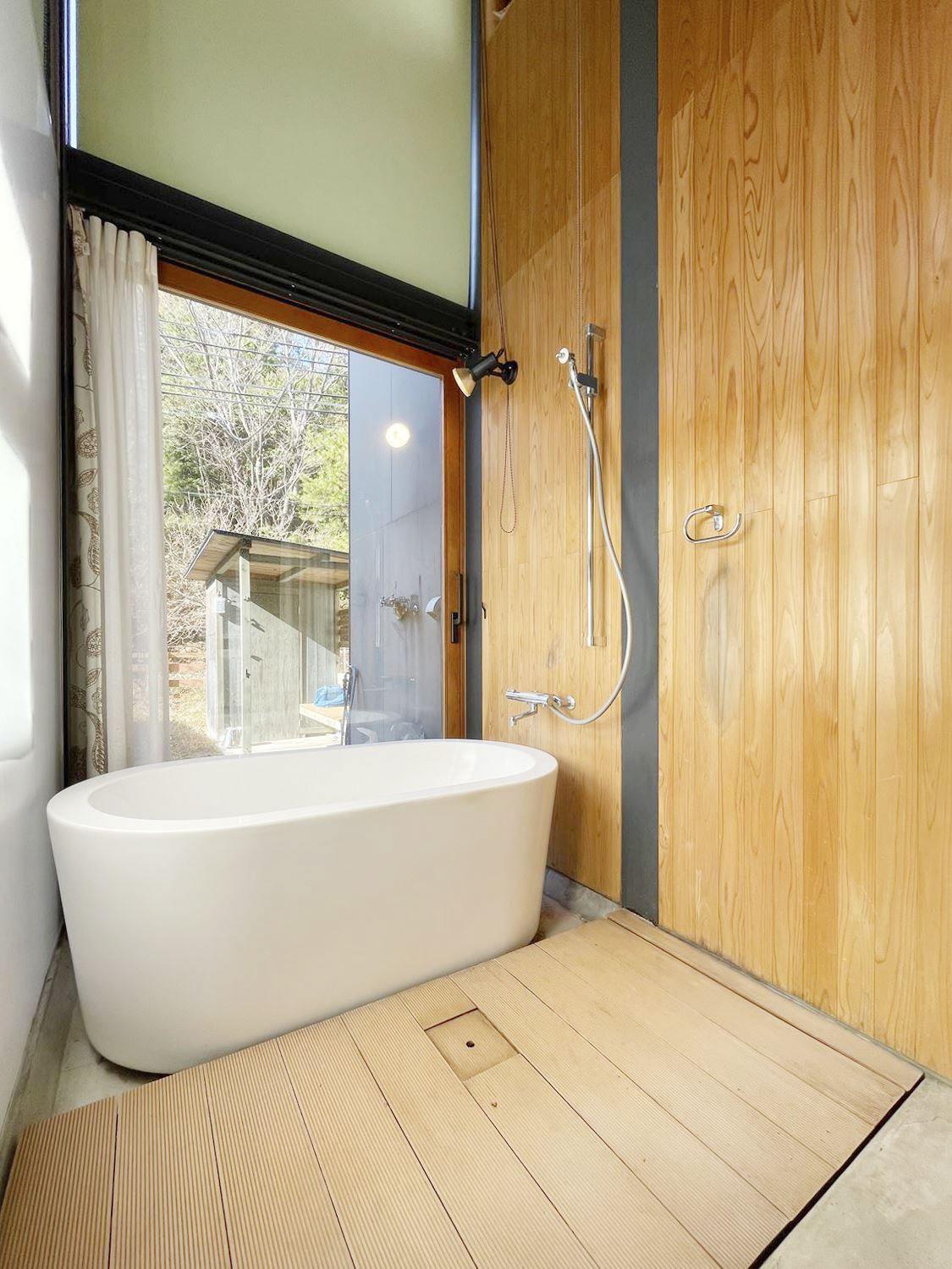 大阪府箕面森町北の売買物件/里山を眺めるバスタブ、里山一列目だからできること。