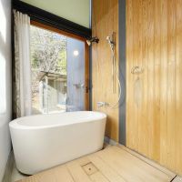 大阪府箕面森町北の売買物件/里山を眺めるバスタブ、里山一列目だからできること。