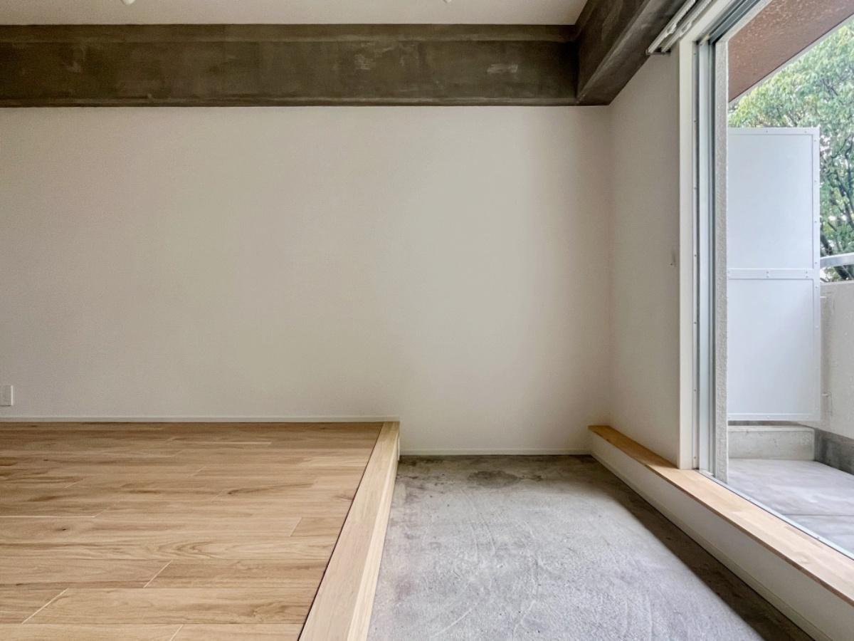  大阪府守口市土居町の賃貸物件/土間にはラグや椅子を置いたり、植物を並べたりと、自分だけの空間に。