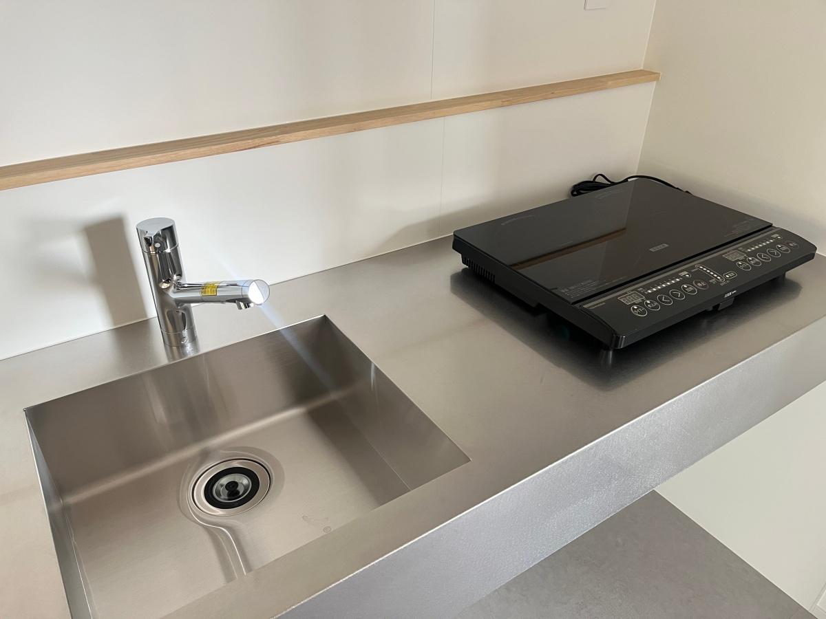  大阪府守口市土居町の賃貸物件/キッチン。＊もう一口、卓上IHが付属します。