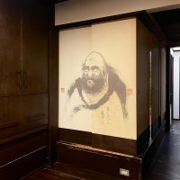 大阪市住之江区東加賀屋2丁目の賃貸物件/プチ仕掛け④：畳スペースの襖には、達磨（だるま）が描かれています。すごい迫力&hellip;！