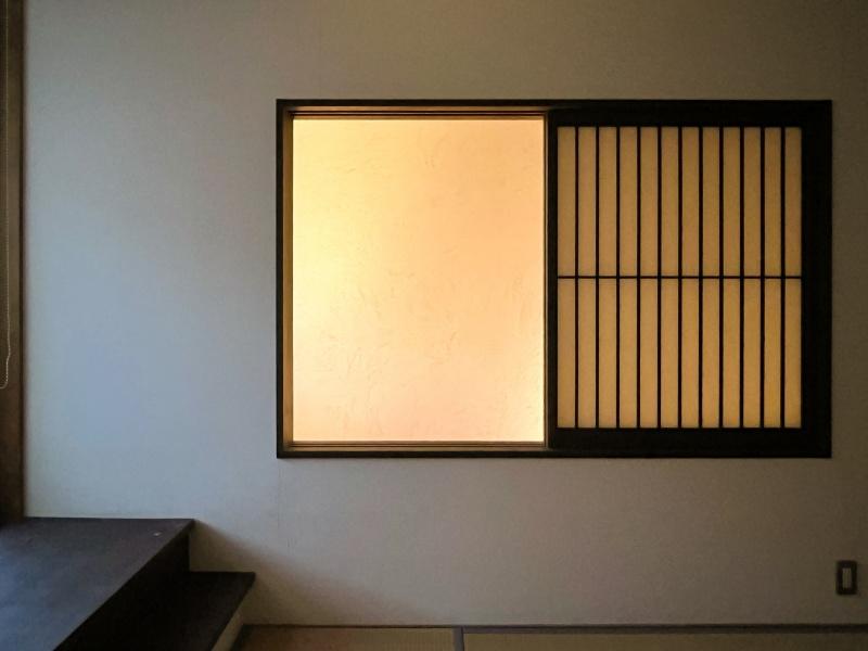 大阪市住之江区東加賀屋2丁目の賃貸物件/窓の先は吹き抜け部分。1階との空間の繋がりが感じられます。