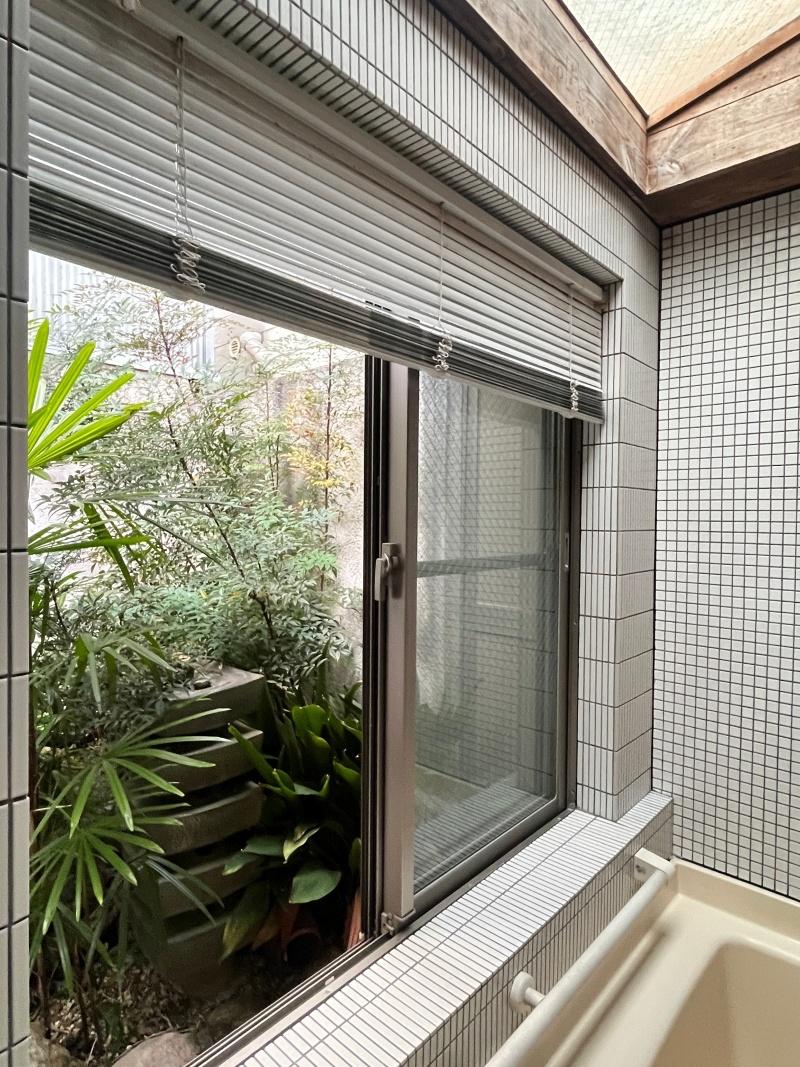 大阪市住之江区東加賀屋2丁目の賃貸物件/窓を開けて、露天風呂気分。