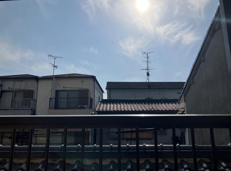 東大阪市小若江1の賃貸物件/陽が照り付けます。