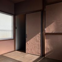 東大阪市小若江1の賃貸物件/サイズは4畳ほどで小さめ。落ち着く色合い。