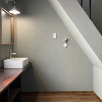 東大阪市小若江1の賃貸物件/階段下の洗面。